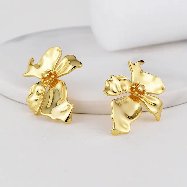 Retro Flower Stud